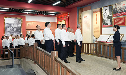 “賡續(xù)紅色血脈 踐行實干擔(dān)當(dāng)” <br>參觀葉劍英紀念館與故居